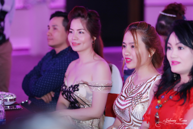 Thời trang dạ hội Hano Lisa nổi bật tại Duyên Dáng Doanh Nhân 2017