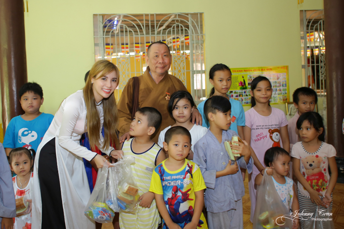Á khôi ca sĩ Hồ Thu Phương chung tay vì trẻ em mồ côi