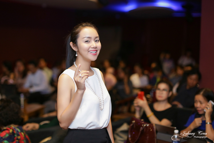 Hoa hậu ca sĩ Amy Lê Anh nhẹ nhàng đến xem và cổ vũ doanh nhân Minh Nguyệt
