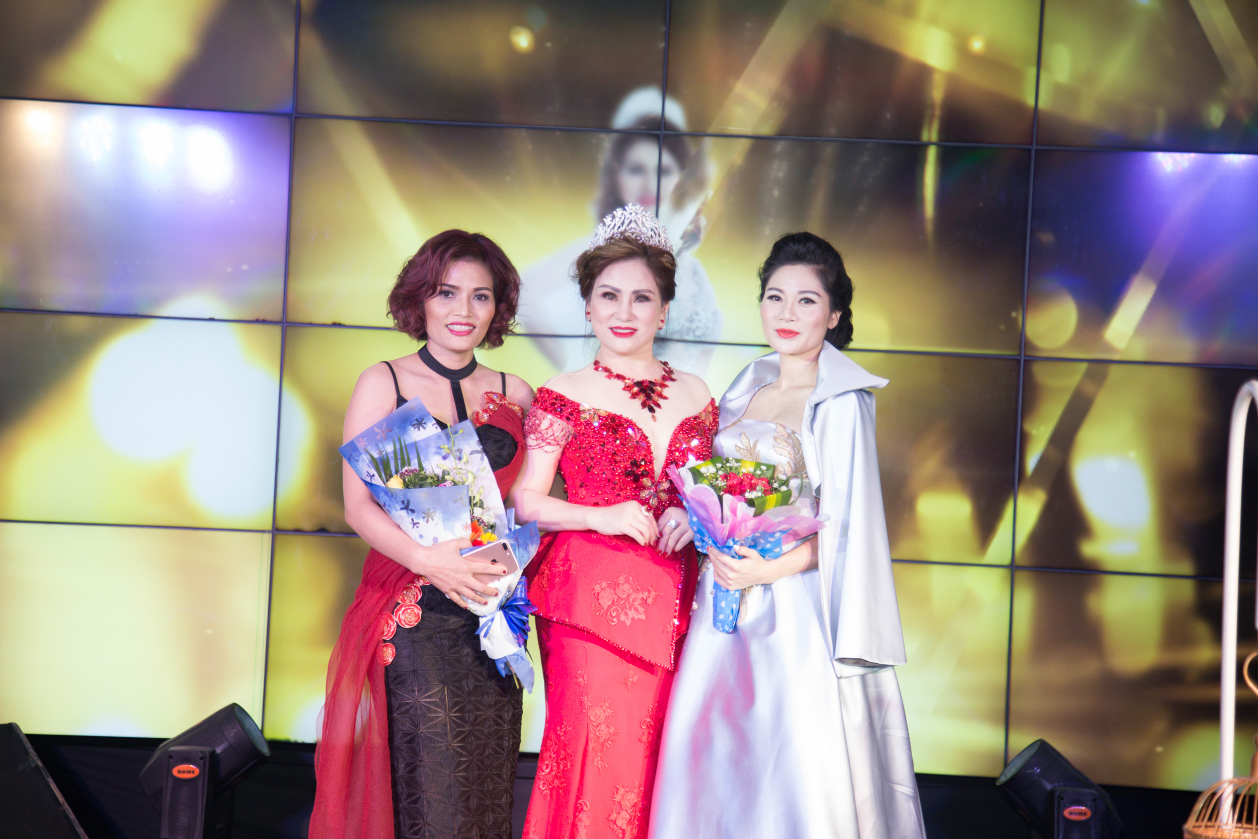 Sophia Thúy Nga lộng lẫy trong tiệc tri ân sau đăng quang Á hậu