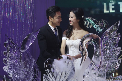 Hoa hậu Phạm Hương xuất hiện rạng ngời tại Dreaming of Love