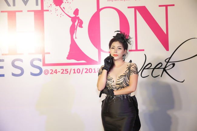 Hoa hậu Giang Ngọc Bích quyến rũ sang trọng tại “Tuần Lễ Thời Trang Doanh Nhân”