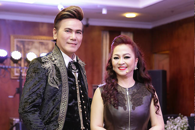 Nam vương Nguyễn Hùng hội ngộ cùng CEO Nguyễn Phương Hằng