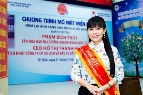 Hoa hậu Quốc tế Phạm Bích Thủy mang ánh sáng cho bệnh nhân nghèo