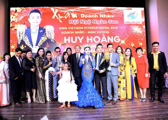 Nam vương doanh nhân Huy Hoàng tổ chức “Xuân Doanh nhân – Hội Ngộ ngàn sao” đông kín người.