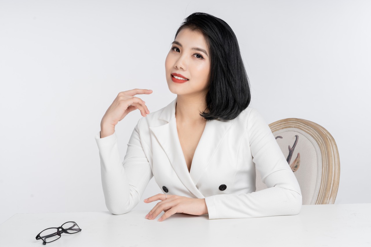 Người phụ nữ vươn lên từ vực thẳm: “Ly hôn không phải là đường cùng, ly hôn để ta bước sang cánh cửa tự chủ và thành công”.