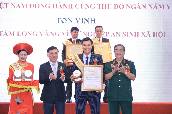Doanh nhân Phạm Quang Trường tri ân “Tấm lòng vàng vì sự nghiệp an sinh xã hội” tại sự kiện 1010 năm Thăng Long – Hà Nội