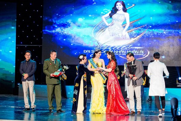 Top 15 hoa hậu biển Huỳnh Trang trở thành Hoa hậu Đại sứ nhân ái 2020