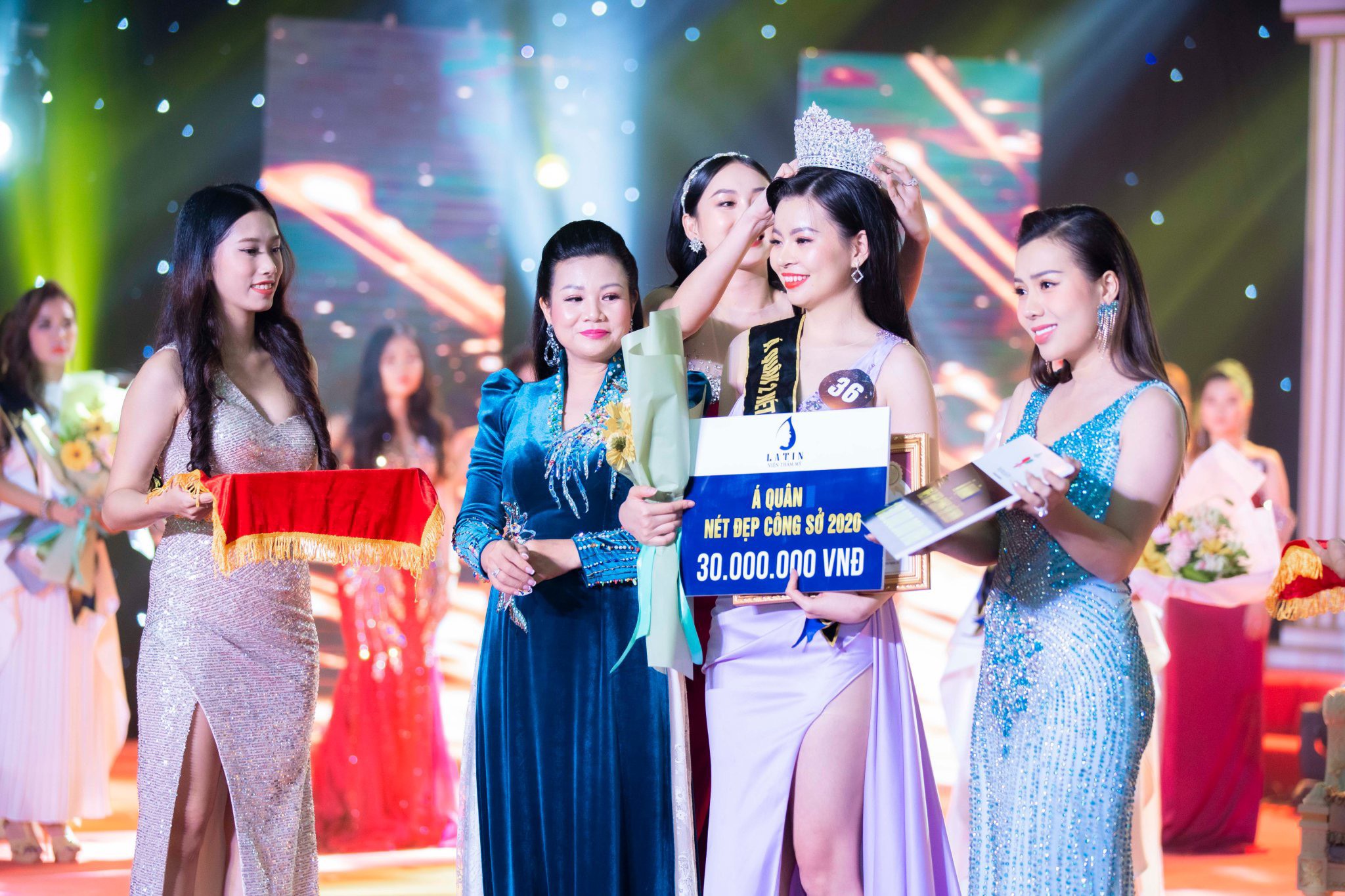 Lê Nguyễn Thiên Trâm đăng quang ngôi vị Á Quân 2 Nét Đẹp Công Sở 2020