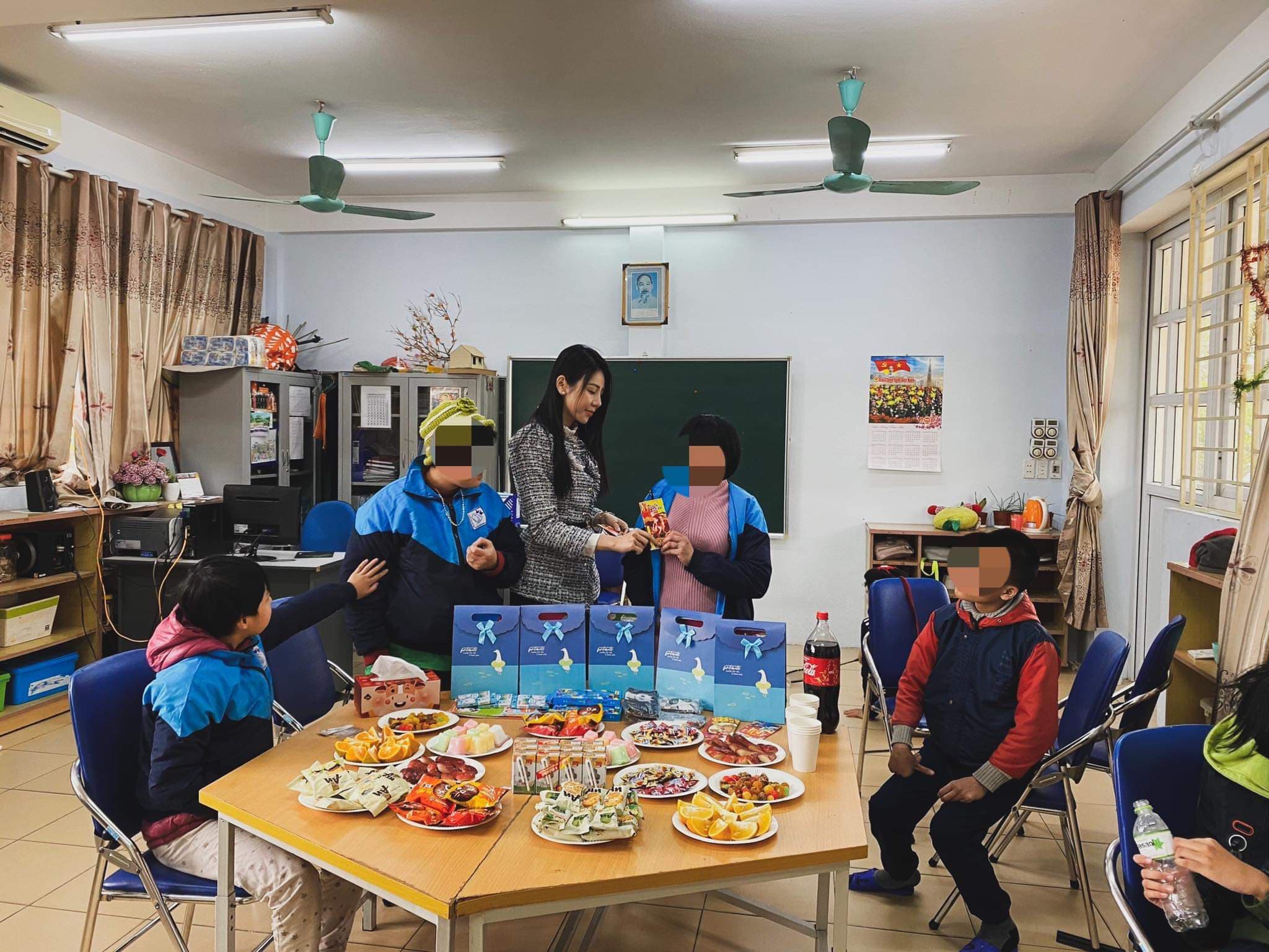 Đại sứ thương hiệu Tống Như Quỳnh thăm các em nhỏ Làng Hữu Nghị Việt Nam