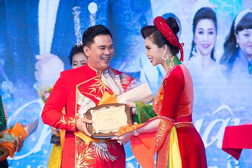 Nam vương – ca sĩ Quốc Kháng đồng hành mang Tết đến sớm với người nghèo