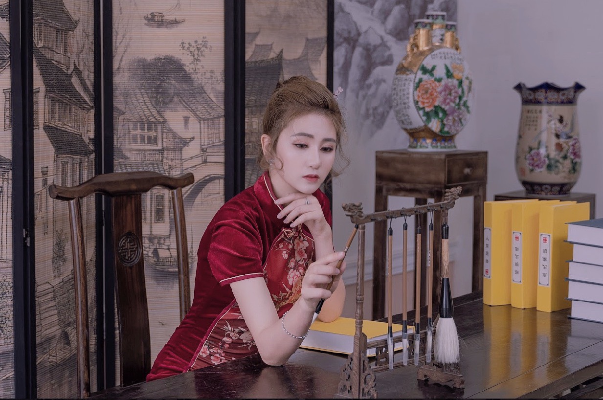 Á Quân Nét Đẹp Công Sở 2020 Minh Yến xinh đẹp rạng ngời trong bộ ảnh mới