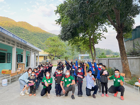 Quán Quân Bùi Kim Thảo và CLB Nghĩa Tình Đất Việt chung tay giúp đỡ người khó khăn tại tỉnh Điện Biên