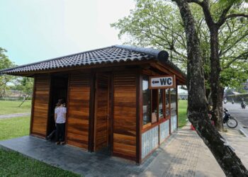 Huế ‘kích hoạt’ hơn trăm nhà vệ sinh công cộng miễn phí