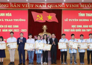 Thanh Hóa: Khen thưởng cho học sinh và giáo viên có học sinh đoạt giải quốc gia THPT