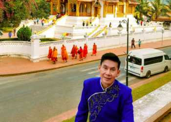 Đoan Trường trải nghiệm nghi thức cúng dường, mặc áo dài vãn 12 cảnh chùa tại đất nước Triệu Voi