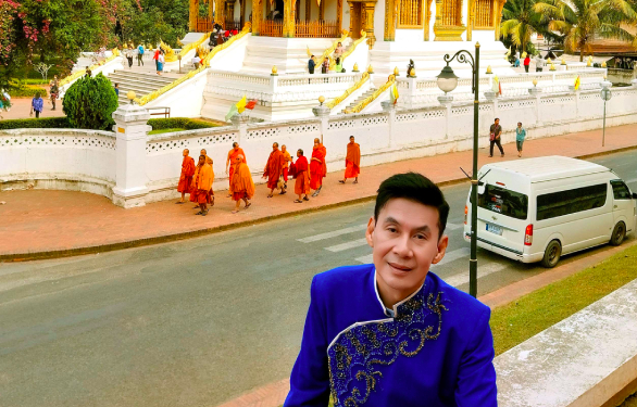 Đoan Trường trải nghiệm nghi thức cúng dường, mặc áo dài vãn 12 cảnh chùa tại đất nước Triệu Voi